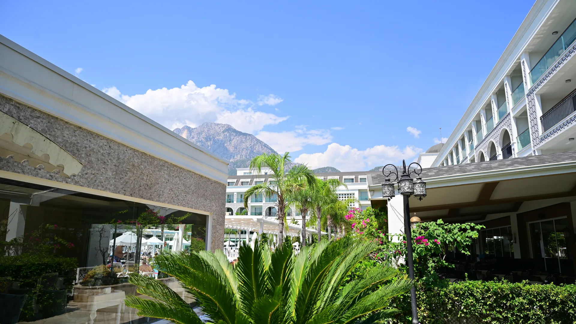 Karmir Resort & Spa