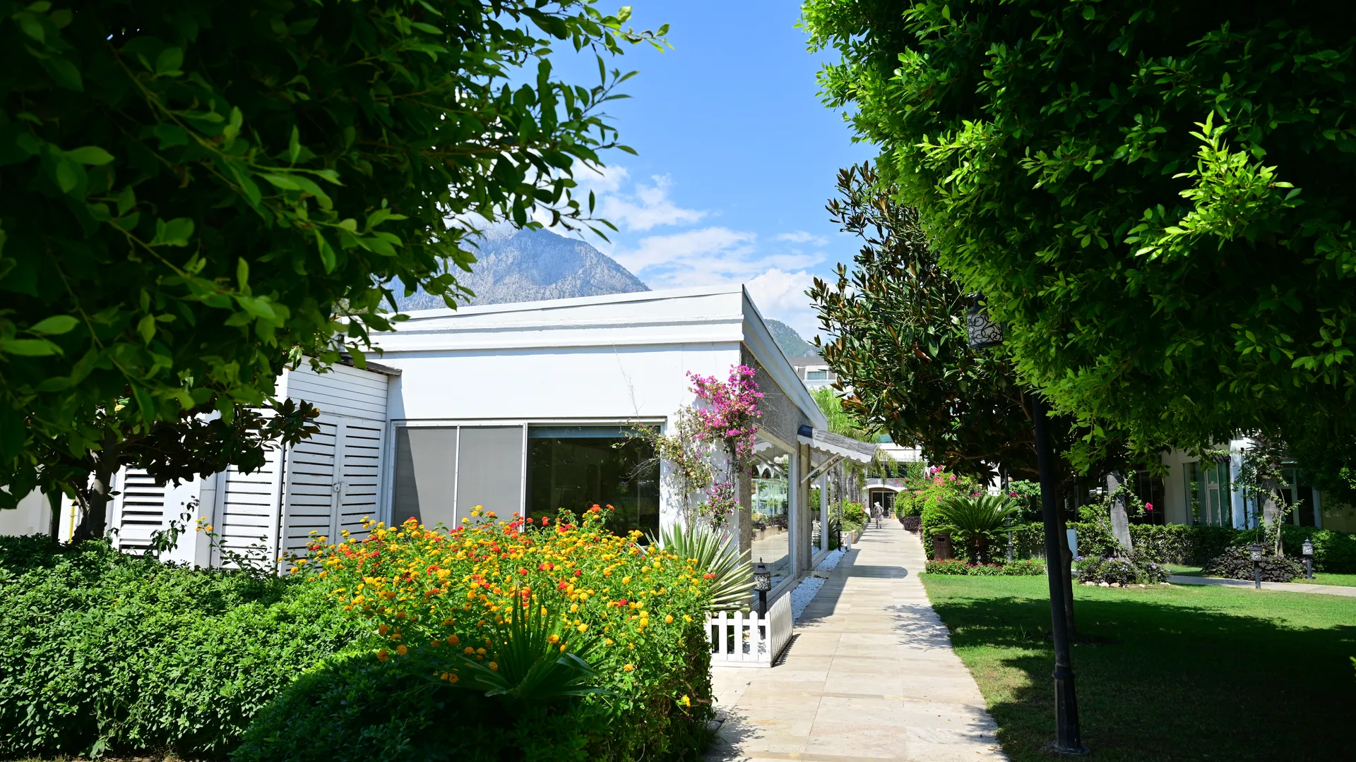 Karmir Resort & Spa