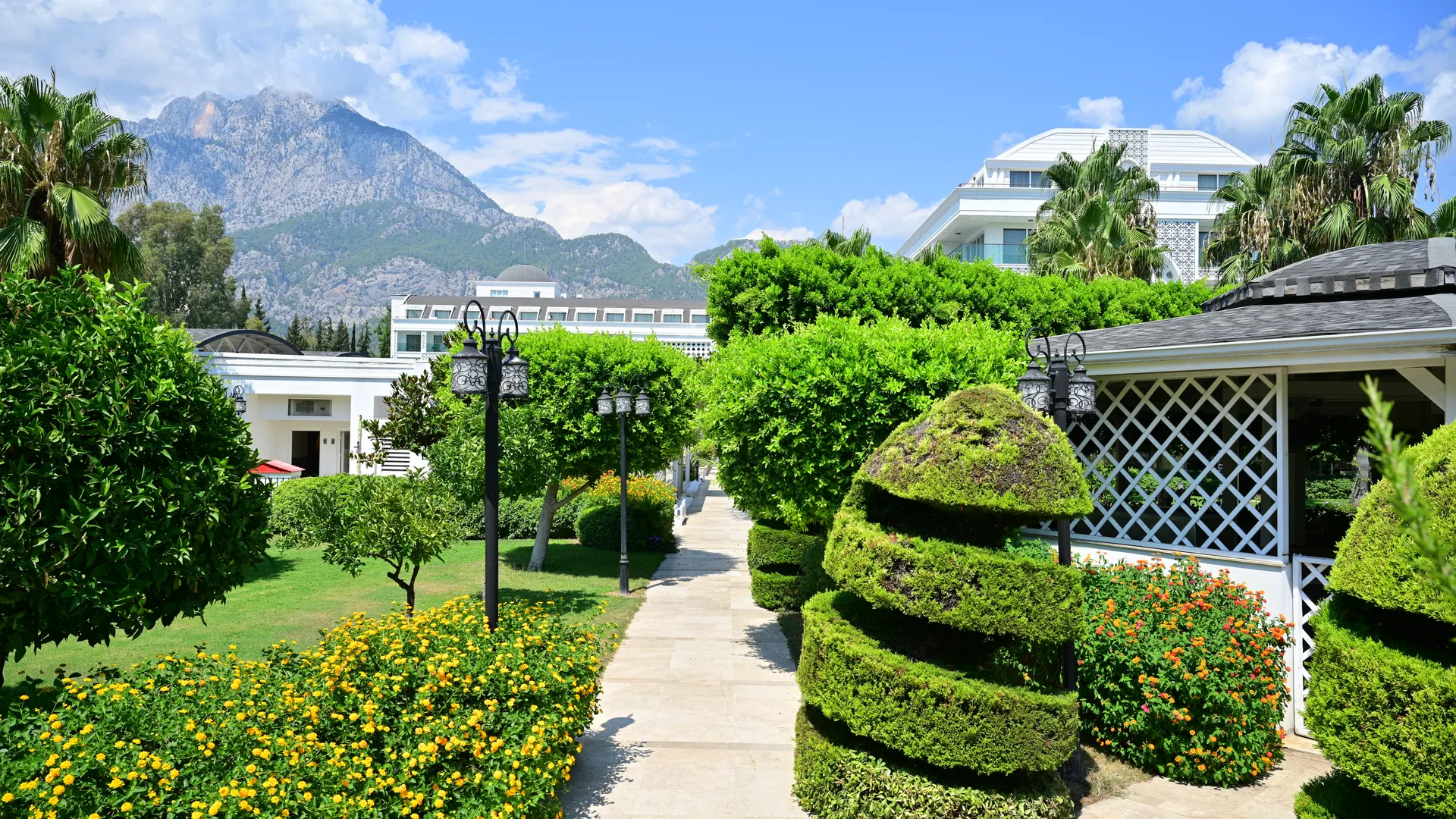 Karmir Resort & Spa