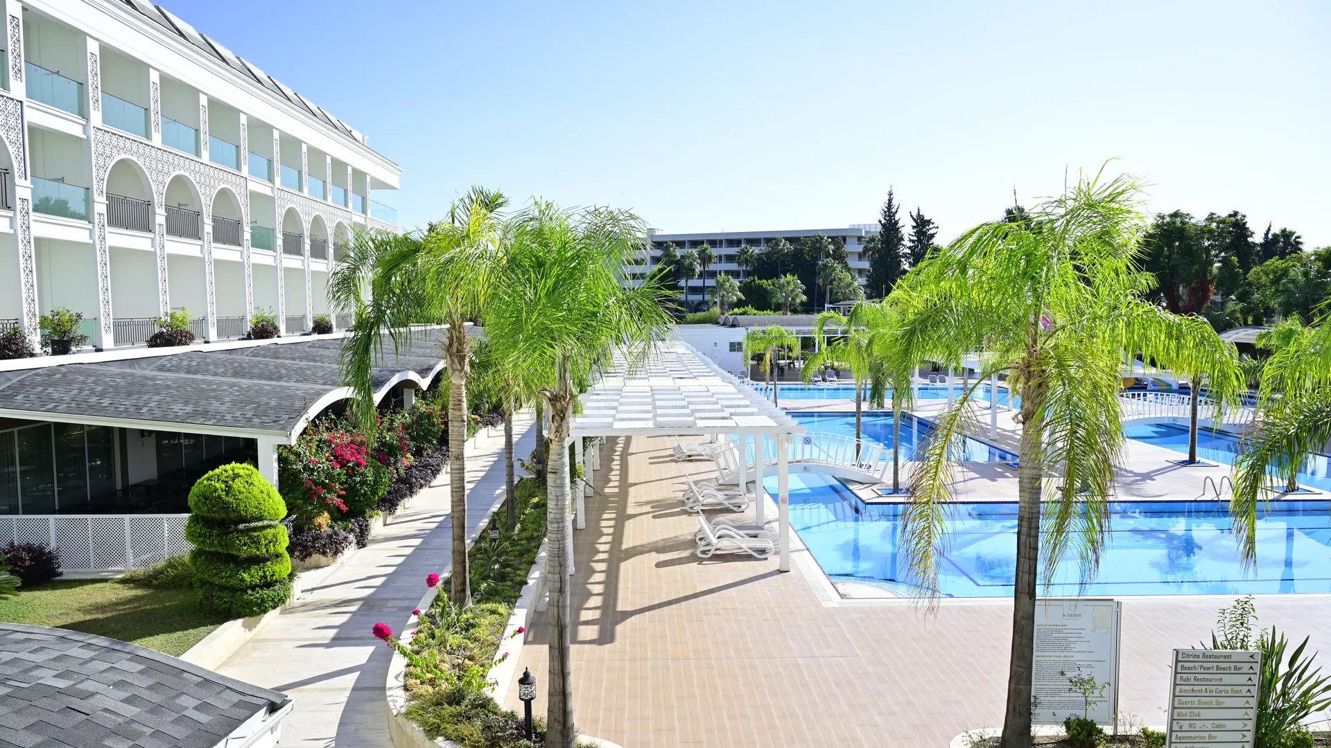 Karmir Resort & Spa