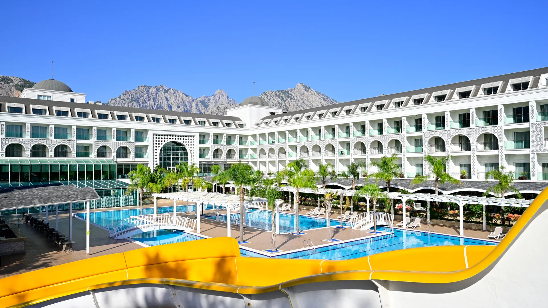 Karmir Resort & Spa