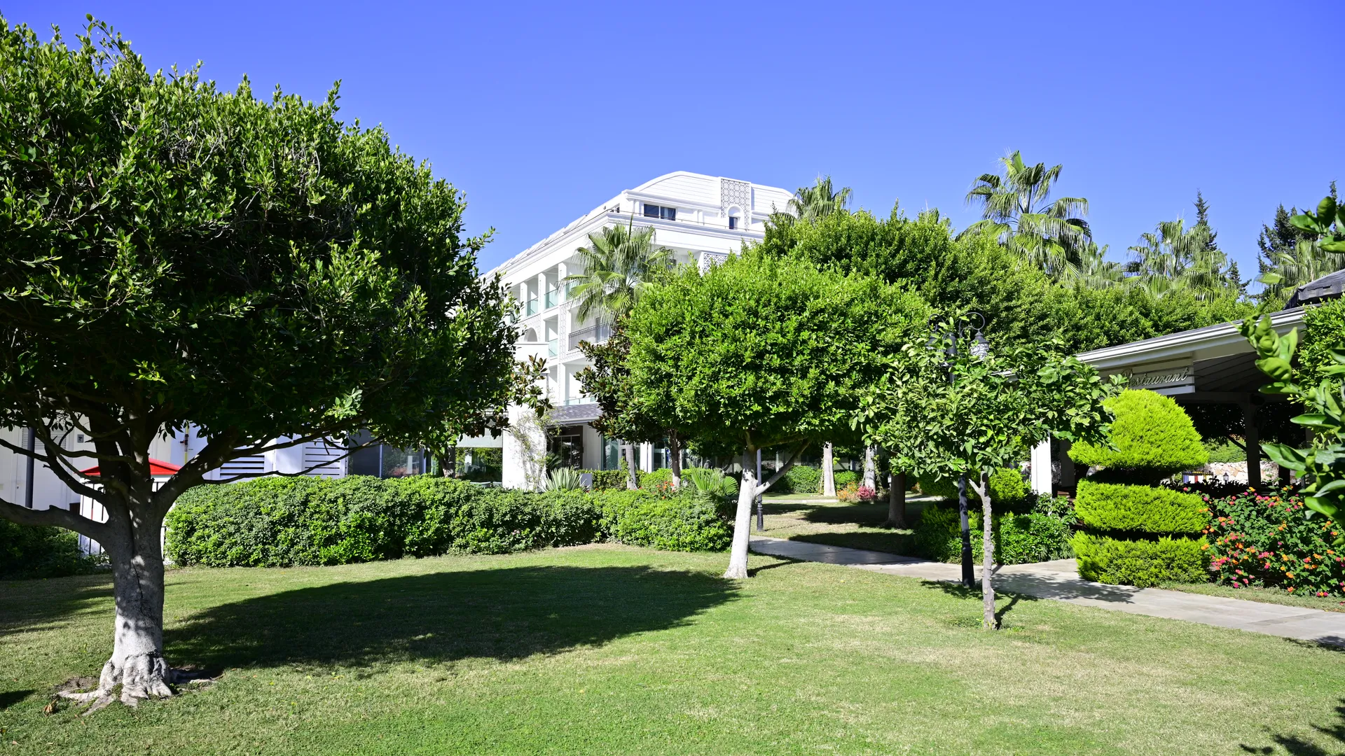 Karmir Resort & Spa — фасад