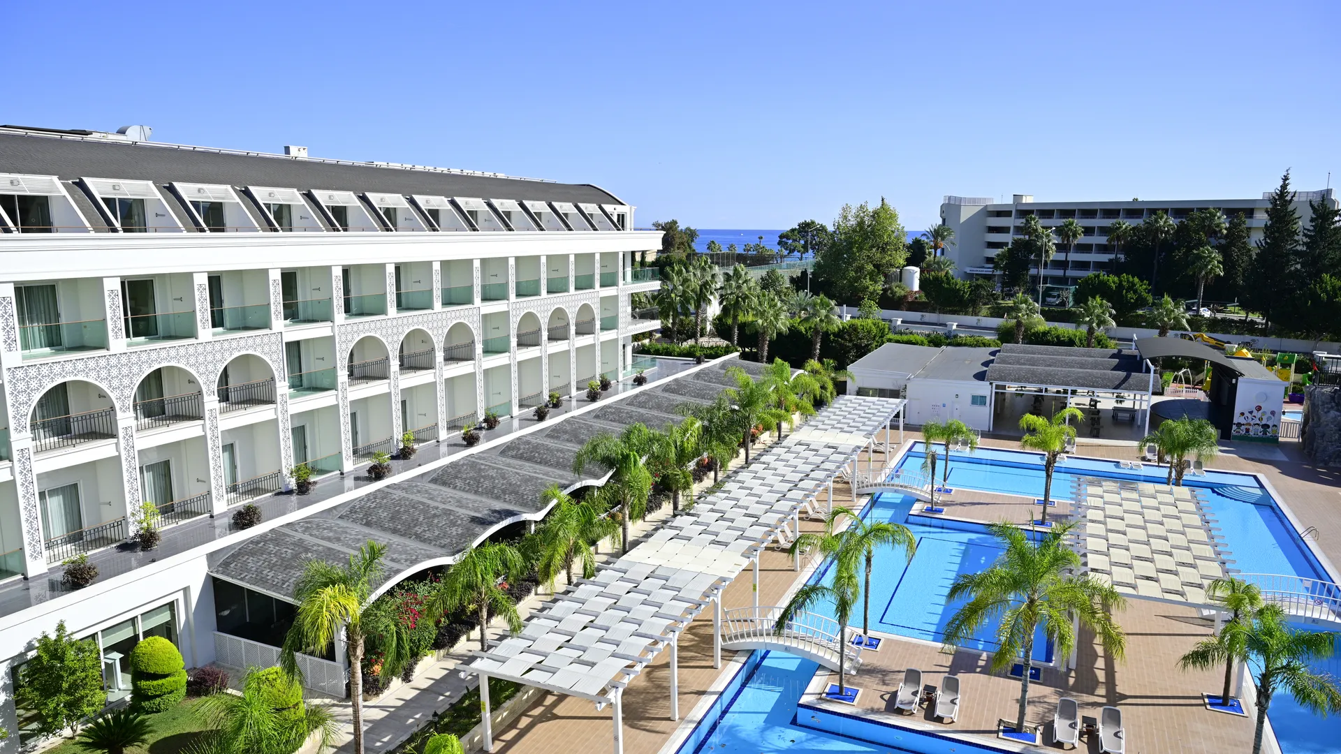 Karmir Resort & Spa