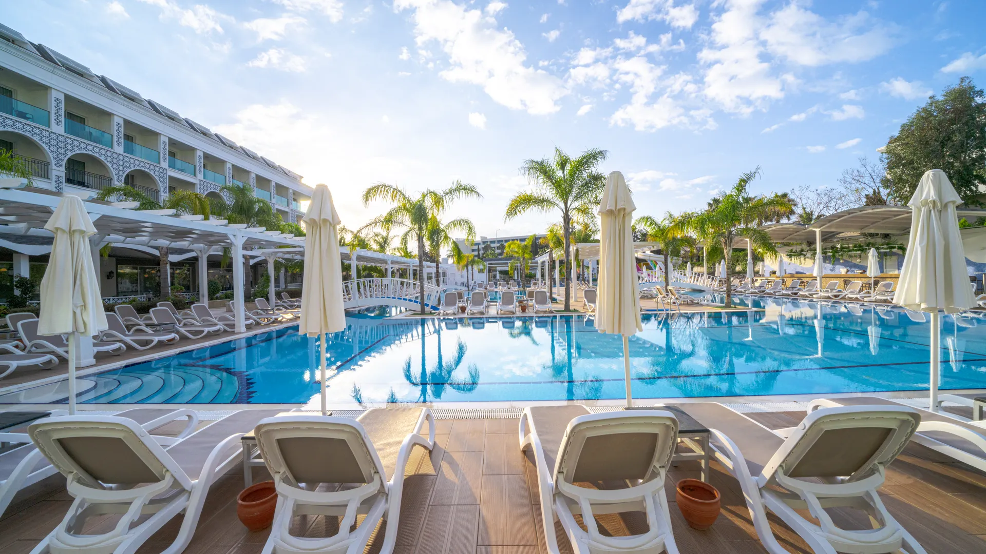 Karmir Resort & Spa
