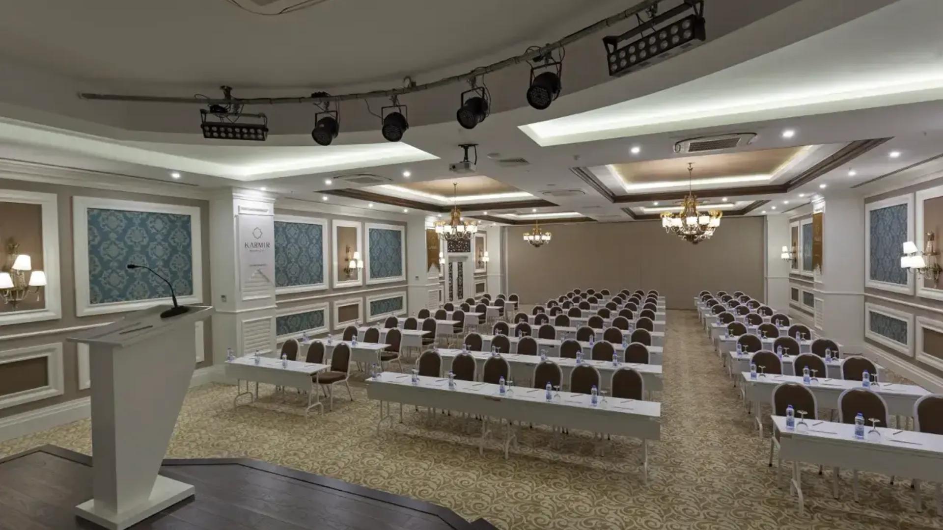 Karmir Resort & Spa