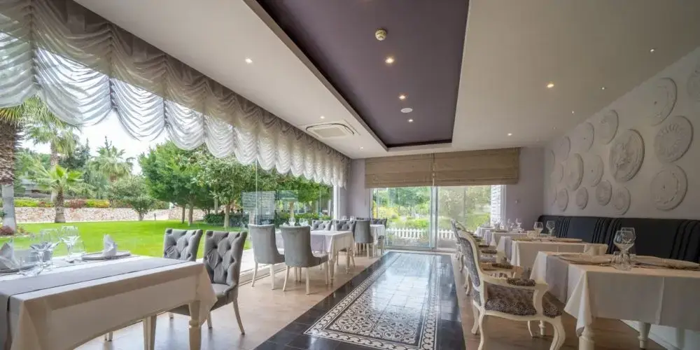 karmir resort spa hotel amethyst a la carte restoran2 e1705334167120 1000x500