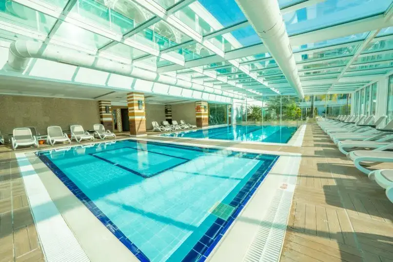 karmir resort spa hotel kapali havuz 806x537
